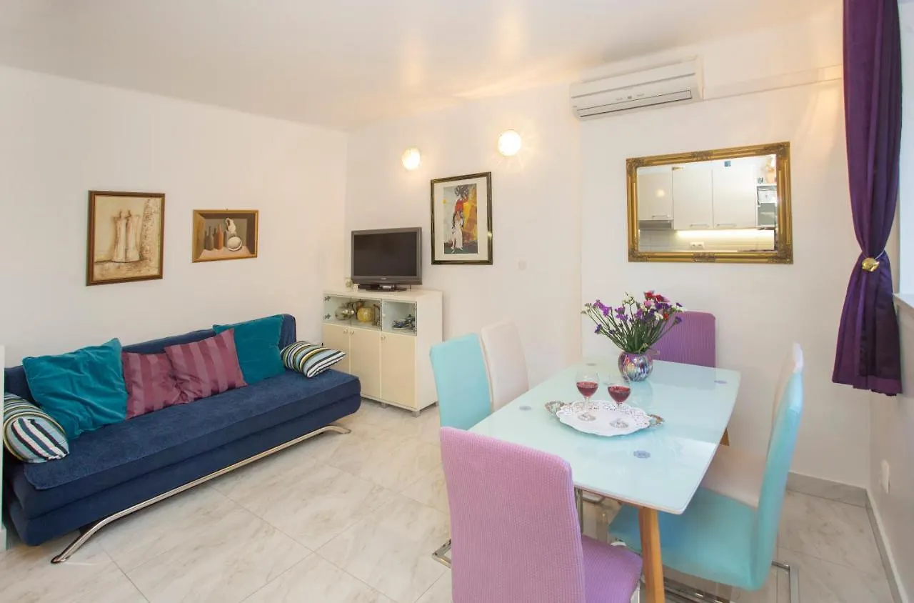 Apartment Sugar Flat Split
